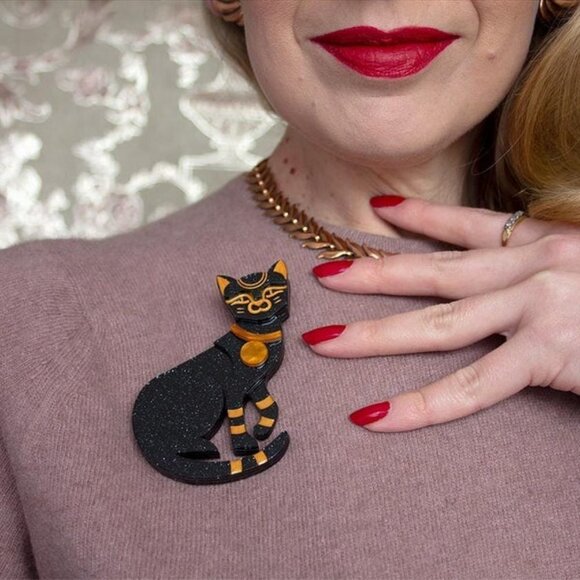 Nwt/nib Erstwilder 10th Anniversary Cleocatra Brooch - Picture 2 of 6